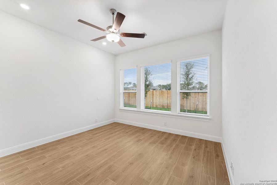 Spacious, unfurnished interior of a new home in Davis Ranch 50', San Antonio (Image 32).