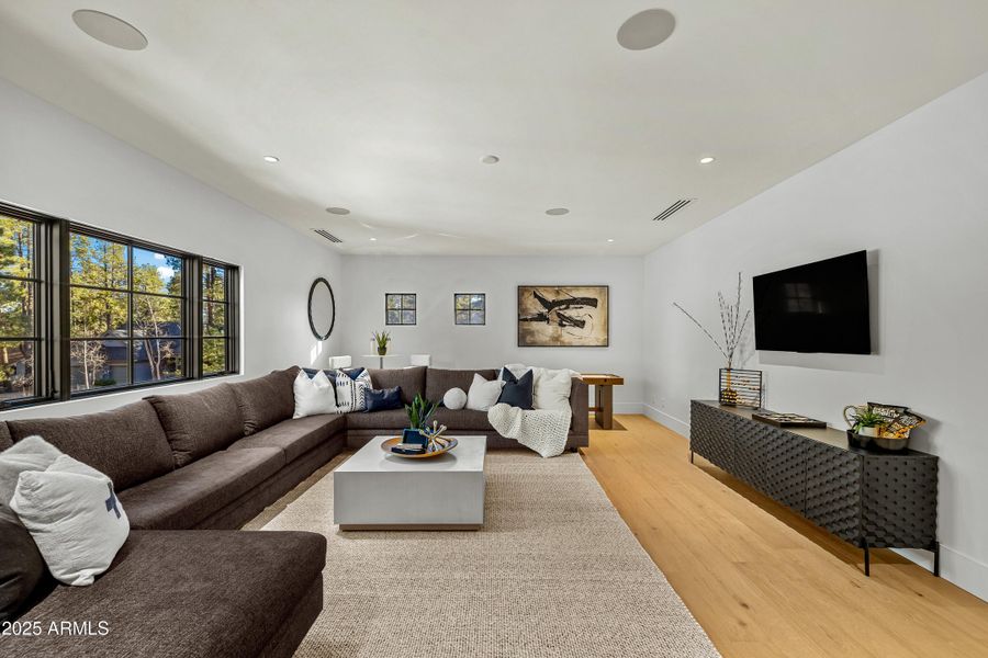 Plenty of room for entertaining guests Plenty of room for entertaining guests