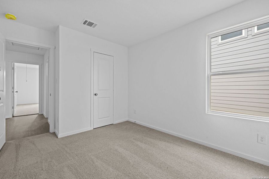 Spacious, unfurnished interior of a new home in Spring Grove, St. Hedwig (Image 20).