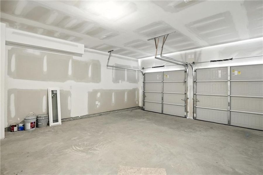 Spacious, unfurnished interior of a new home in Castleberry Pointe, Dawsonville (Image 19).