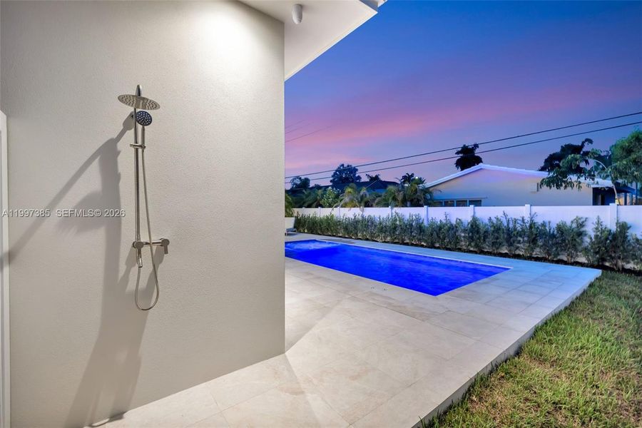 Exterior details and patio area of a home in , Fort Lauderdale (Image 27).