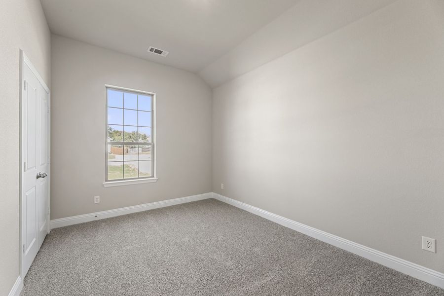 Spacious, unfurnished interior of a new home in Fair Oaks, Bridgeport (Image 31).
