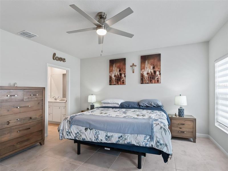Furnished interior view inside a new home in , Sumterville (Image 28).