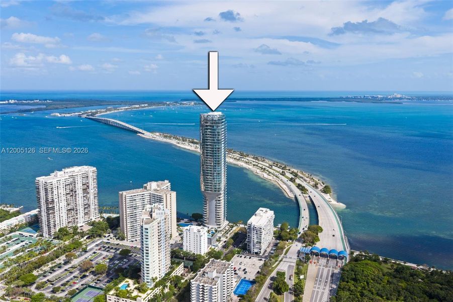 Condo located in Miami, FL showcasing its design and architecture (Image 17).