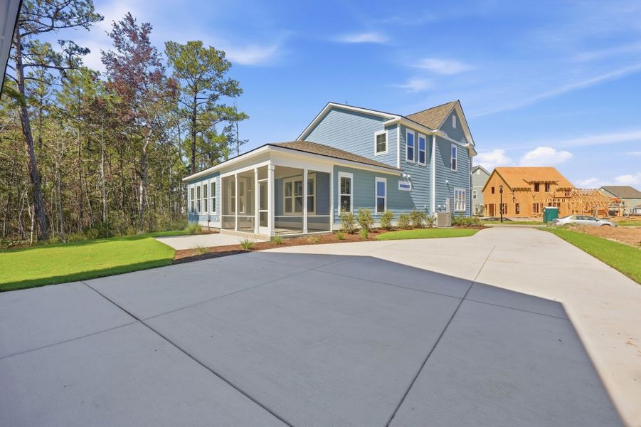 Representative exterior details of a home built from the Laurel by Pulte Homes in SayeBrook, Myrtle Beach (Image 27).