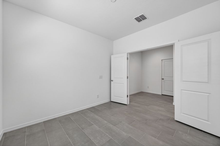 Spacious, unfurnished interior of a new home in Artisan at Asante, Surprise (Image 21).
