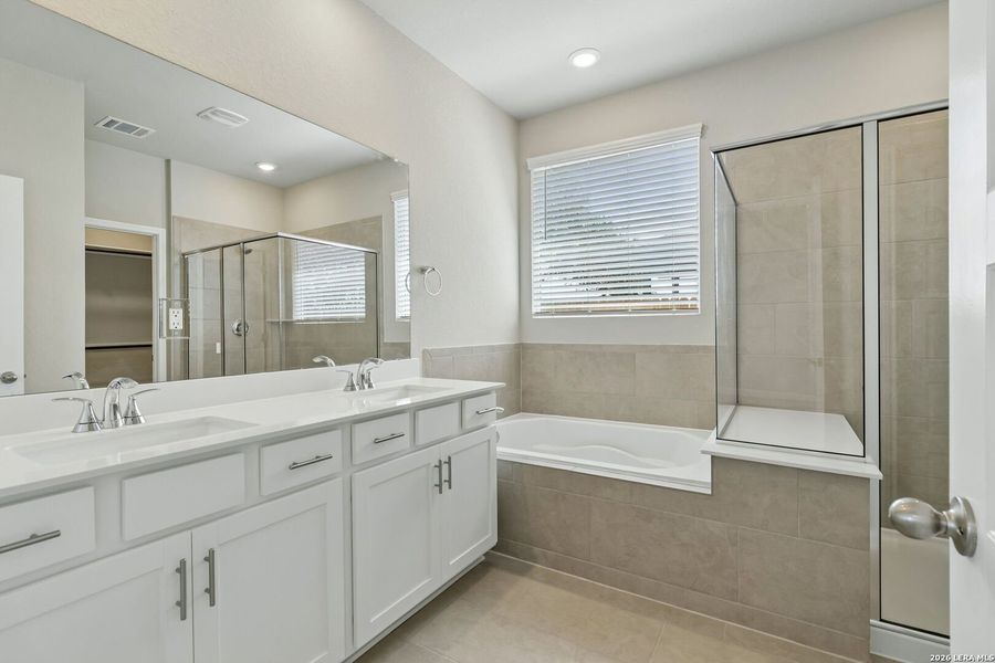 Furnished interior view inside a new home in Thomas Pond, San Antonio (Image 12). Furnished interior view inside a new home in Thomas Pond, San Antonio (Image 12).