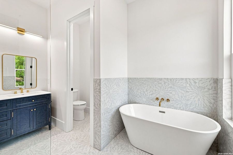 Furnished interior view inside a new home in , Bandera (Image 17).
