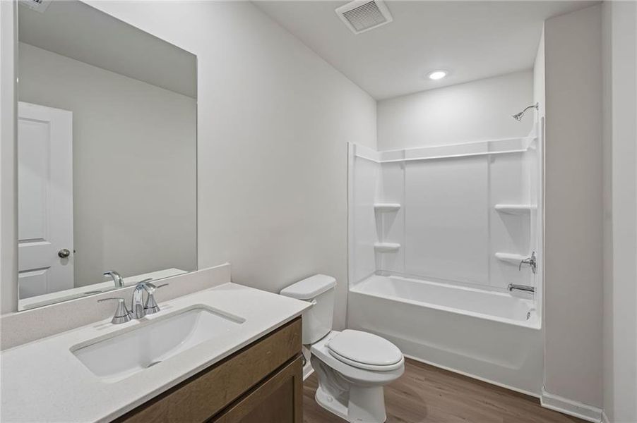 Furnished interior view inside a new home in Ivey Township, Dallas (Image 8).