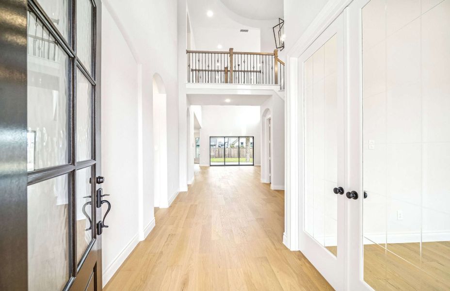 Spacious, unfurnished interior of a new home in Bridgeland 60′, Cypress (Image 15).