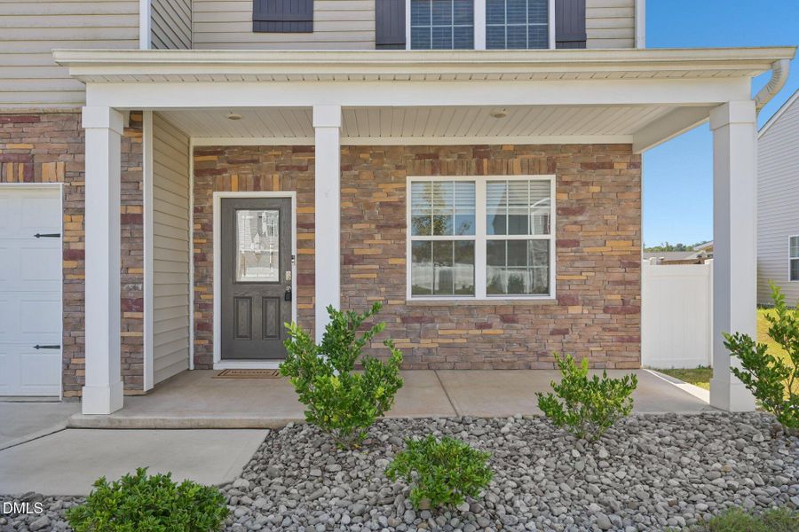 Close up of Blue Aspen Dr-S2009-004