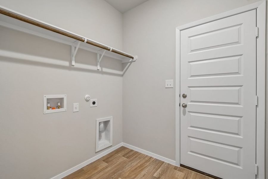 Spacious, unfurnished interior of a new home in Edgebrooke, Pflugerville (Image 23).