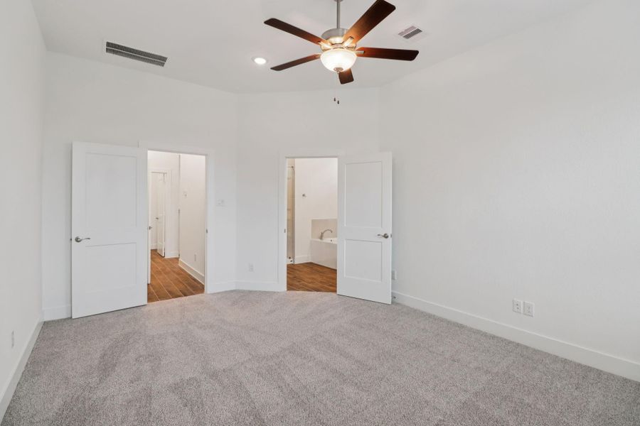 Spacious, unfurnished interior of a new home in Kresston, Montgomery (Image 23).