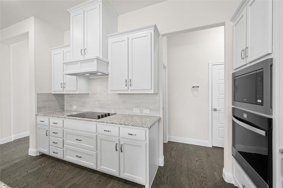 4425 Verbena- Kitchen-2 4425 Verbena- Kitchen-2