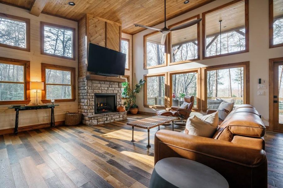 Community amenities in , Mineral Bluff (Image 32).