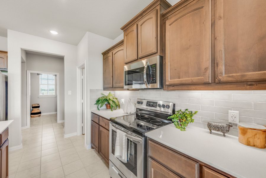Furnished interior view inside a new home in Oak Valley, Terrell (Image 17).