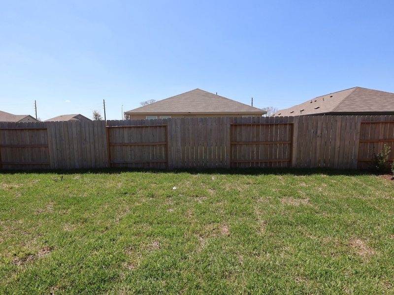 Exterior details and patio area of a home in Miller's Pond, Rosenberg (Image 23).