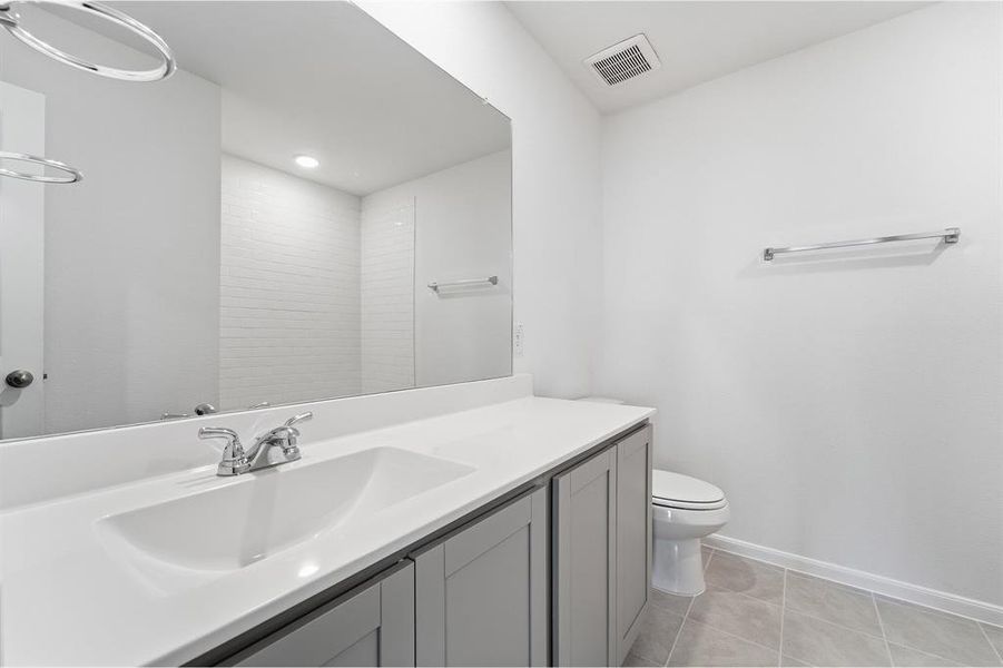 Furnished interior view inside a new home in Saddlebrook Estates, Waxahachie (Image 8).