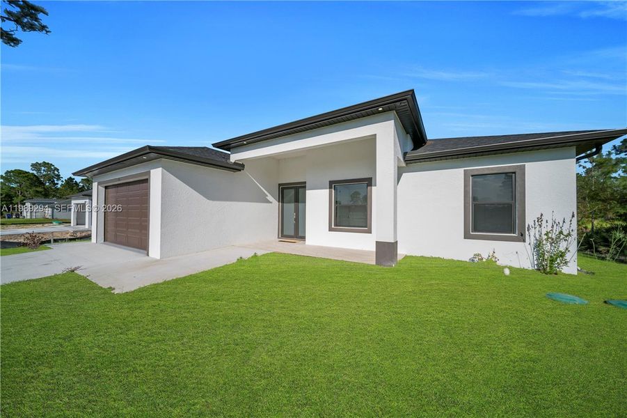 Exterior details and patio area of a home in , Lehigh Acres (Image 4).