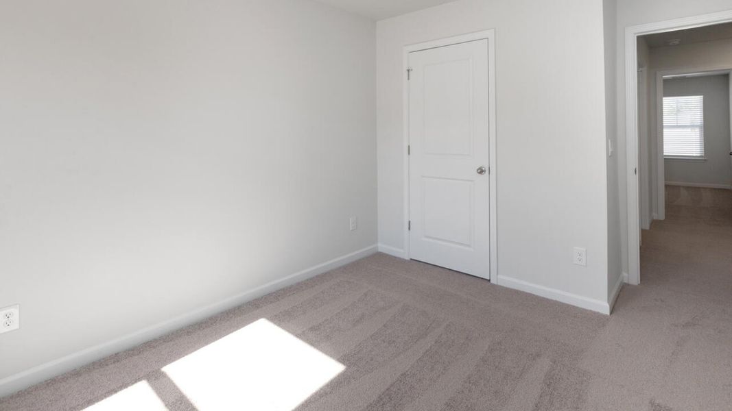 Representative unfurnished interior of a home built from the ARDEN by D.R. Horton in Eagle Creek, Bolivia (Image 29).