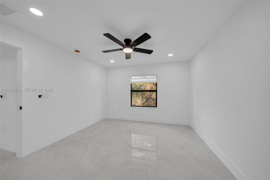 Spacious, unfurnished interior of a new home in , Lehigh Acres (Image 13).