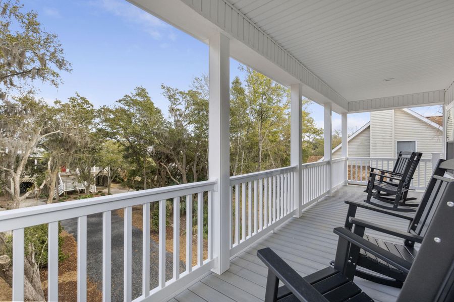 Exterior details and patio area of a home in , Edisto Island (Image 4).