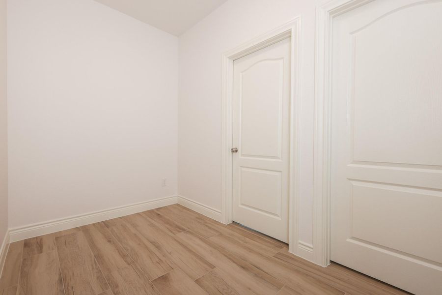 Spacious, unfurnished interior of a new home in , Pearland (Image 21).