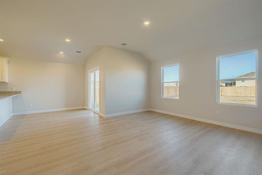 Spacious, unfurnished interior of a new home in Middlefield Village, Dallas (Image 20).