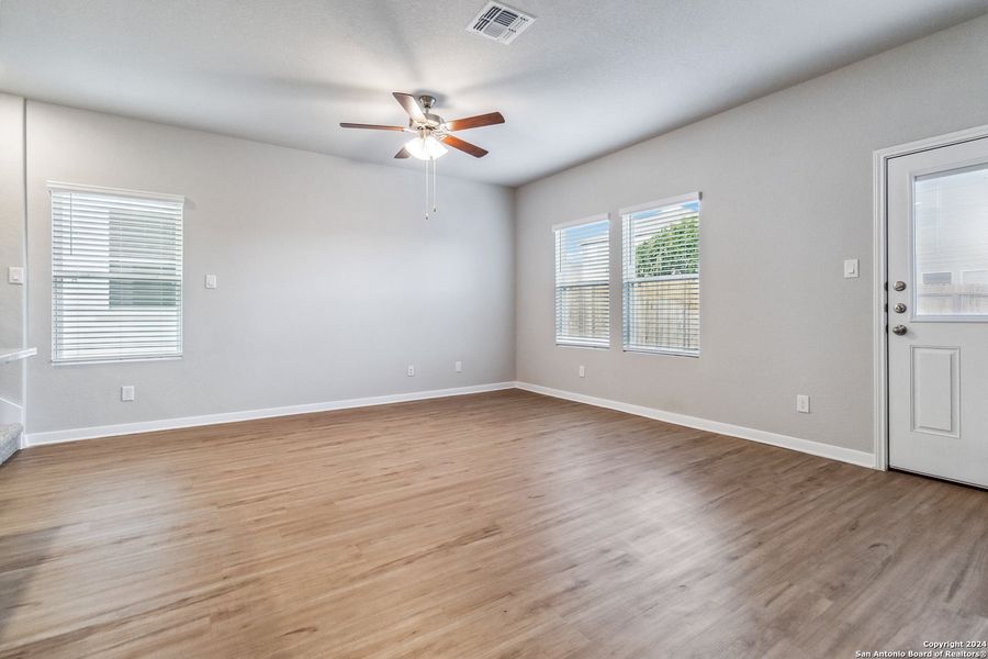 Spacious, unfurnished interior of a new home in Abbott Run, San Antonio (Image 19).