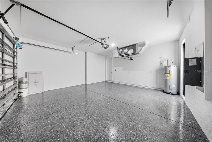 Spacious, unfurnished interior of a new home in , Punta Gorda (Image 12).