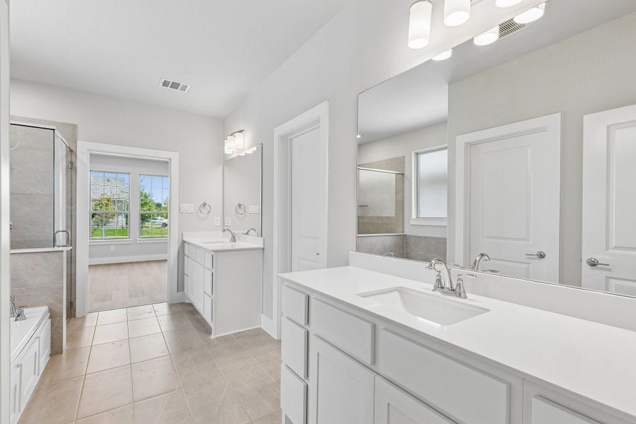 Furnished interior view inside a new home in Dove Hollow, Waxahachie (Image 11).