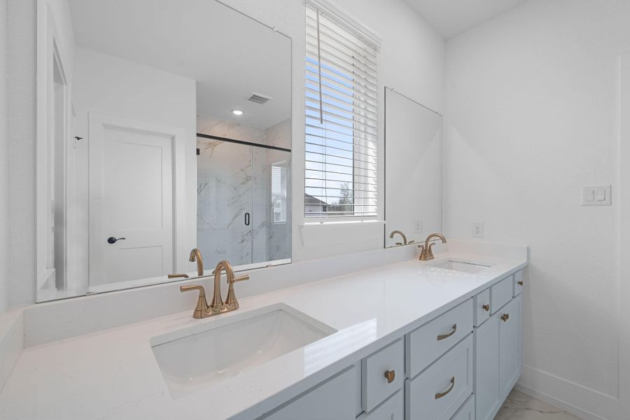 Furnished interior view inside a new home in Sienna, Missouri City (Image 6).