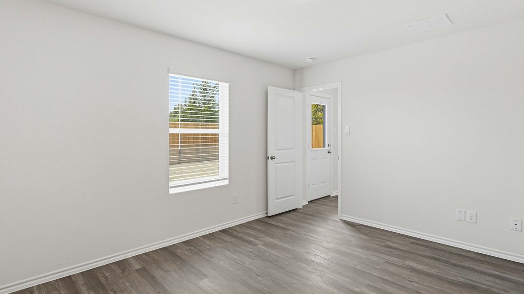 Representative unfurnished interior of a home built from the Emma by D.R. Horton in Maplewood Meadows, Forney (Image 18).