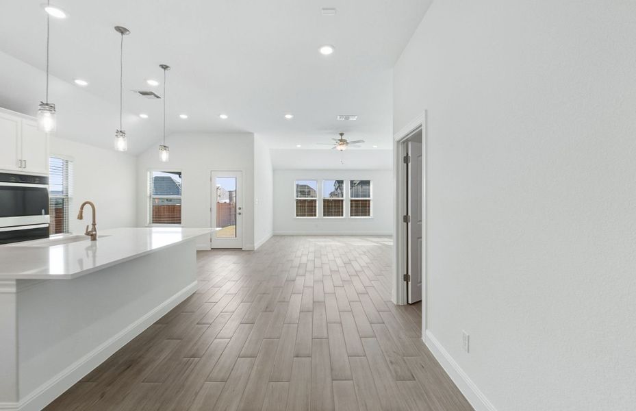 Spacious, unfurnished interior of a new home in Saddleback at Santa Rita Ranch, Liberty Hill (Image 48).