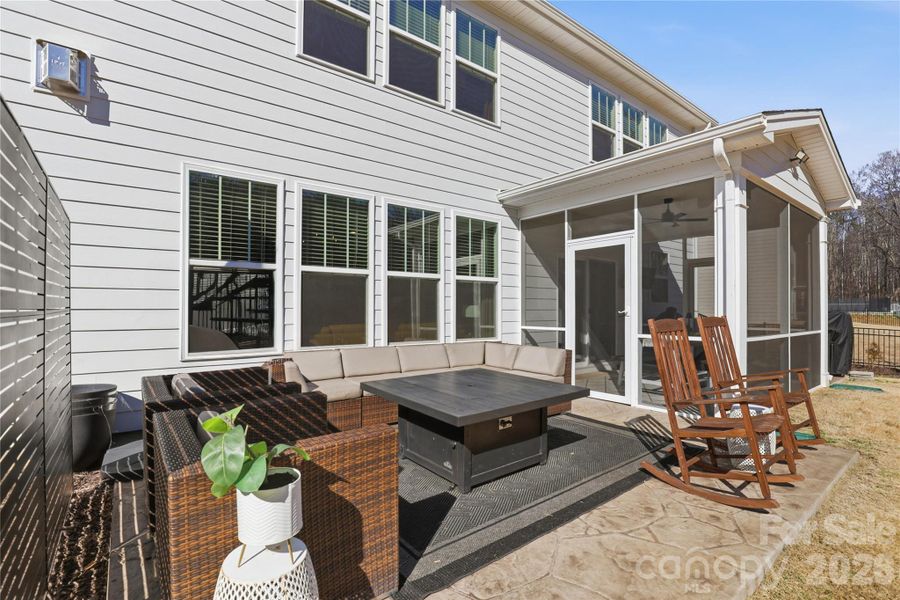 Exterior details and patio area of a home in Falls Cove, Troutman (Image 24).