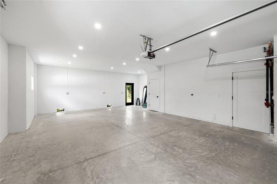 Spacious, unfurnished interior of a new home in , St. Petersburg (Image 19). Spacious, unfurnished interior of a new home in , St. Petersburg (Image 19).