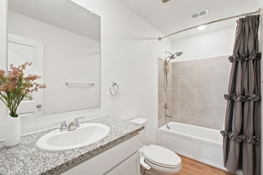 Hall bathroom for guests of 1028 Naranjos Dr, Haslet TX in Rancho Canyon