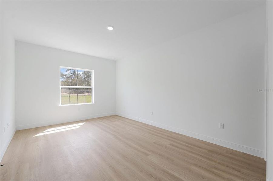 Spacious, unfurnished interior of a new home in , Ocala (Image 17).