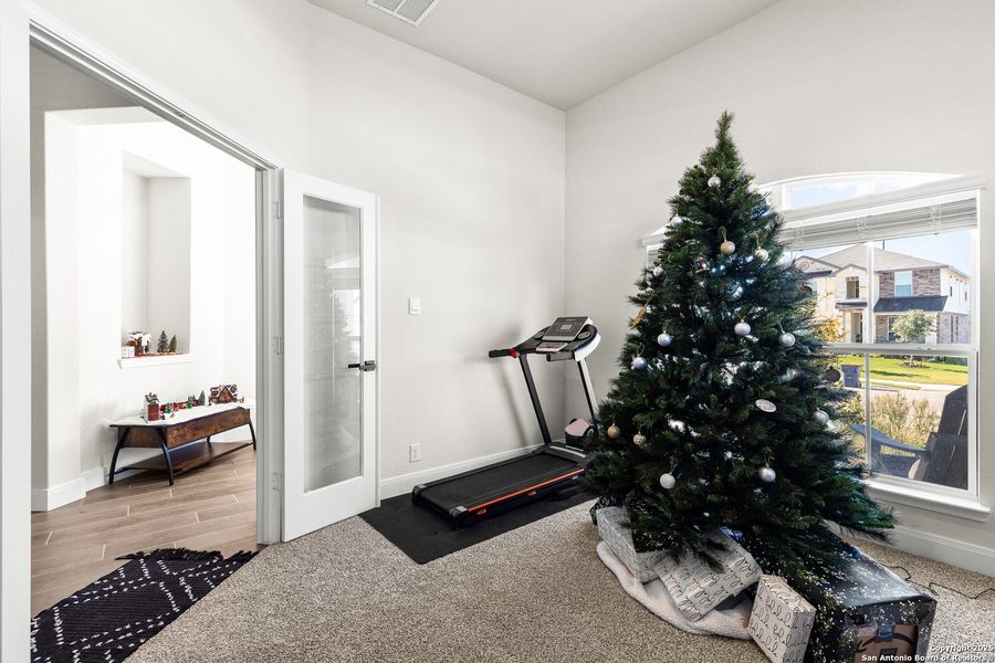 Furnished interior view inside a new home in , Cibolo (Image 27). Furnished interior view inside a new home in , Cibolo (Image 27).