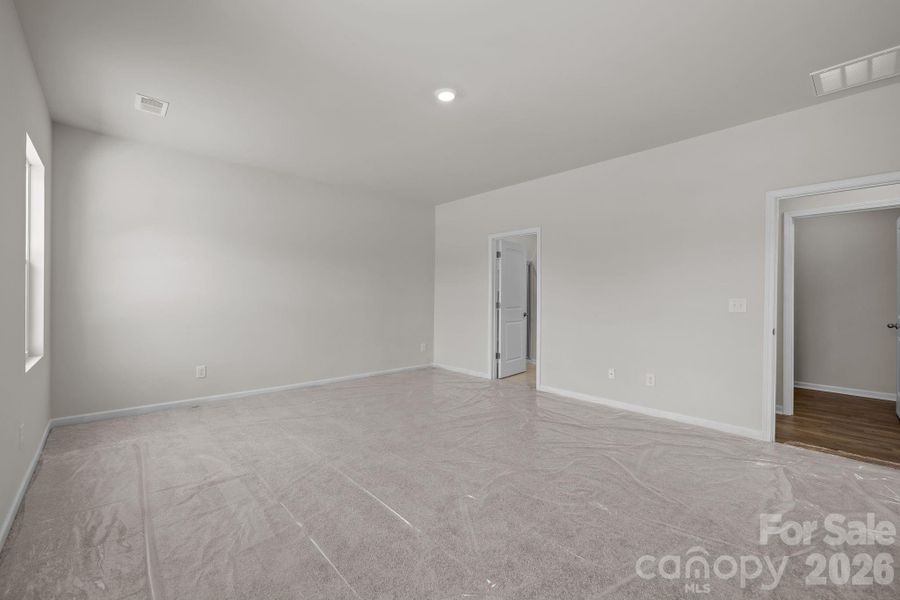 Spacious, unfurnished interior of a new home in McFarland Estates, York (Image 29).