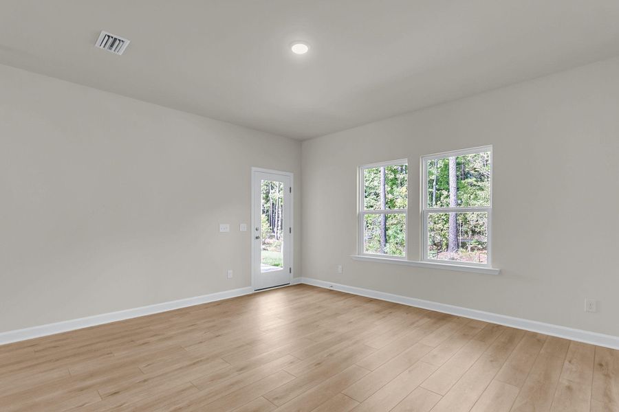 Spacious, unfurnished interior of a new home in , Summerville (Image 13).