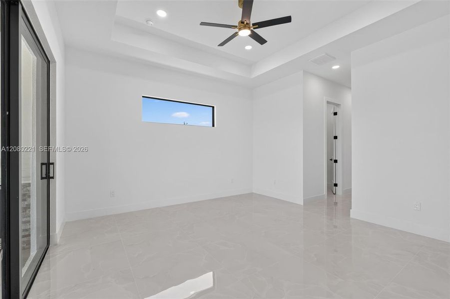 Spacious, unfurnished interior of a new home in , Cape Coral (Image 69).