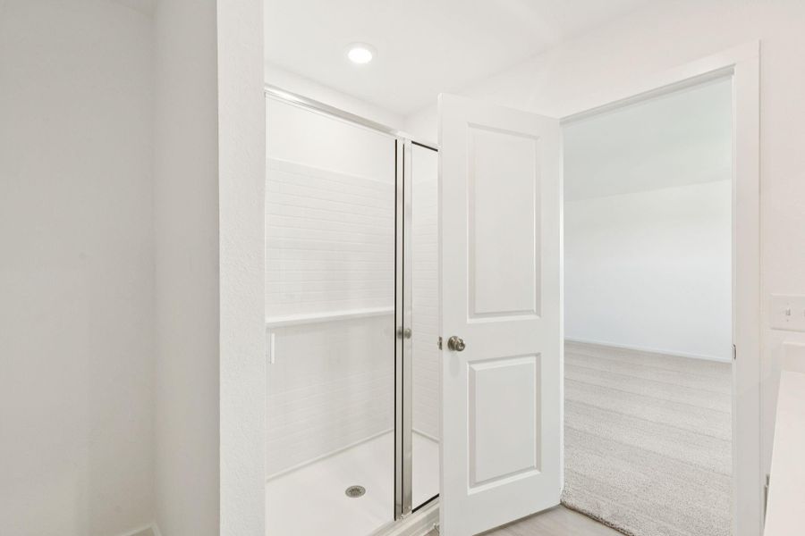 Spacious, unfurnished interior of a new home in Mavera, Conroe (Image 22).