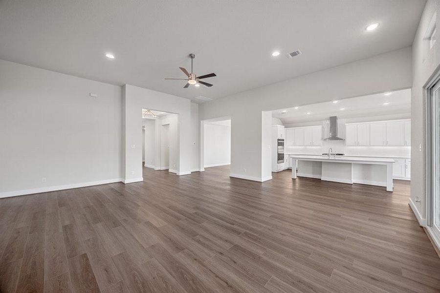 Spacious, unfurnished interior of a new home in Santa Rita Ranch, Liberty Hill (Image 27).