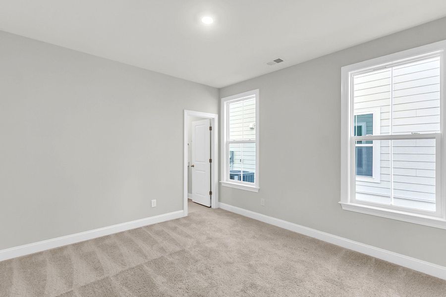Spacious, unfurnished interior of a new home in Tidewater at Lakes of Cane Bay, Summerville (Image 45).