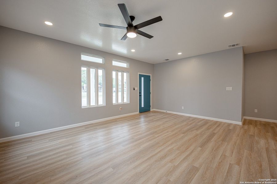 Spacious, unfurnished interior of a new home in , San Antonio (Image 28).