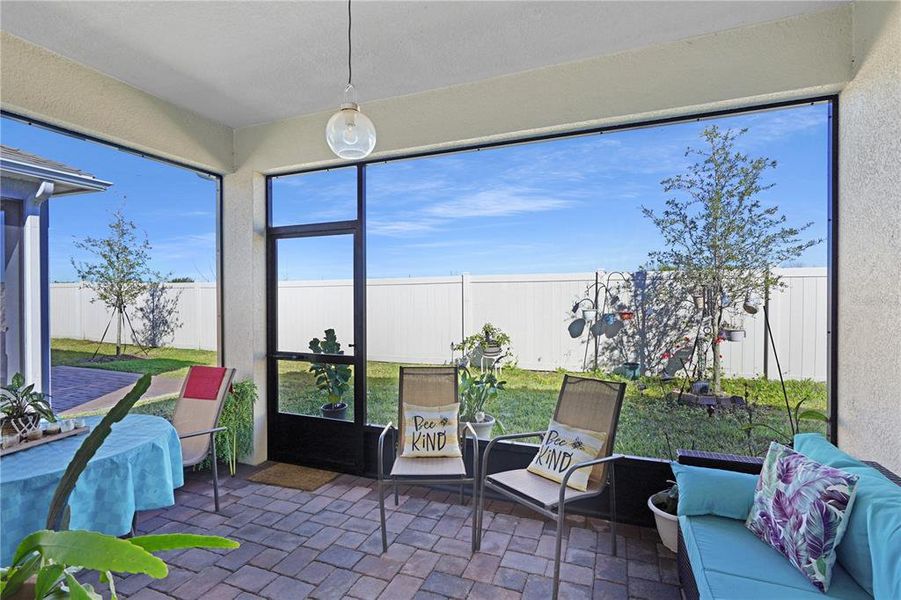 Exterior details and patio area of a home in , Kissimmee (Image 3).