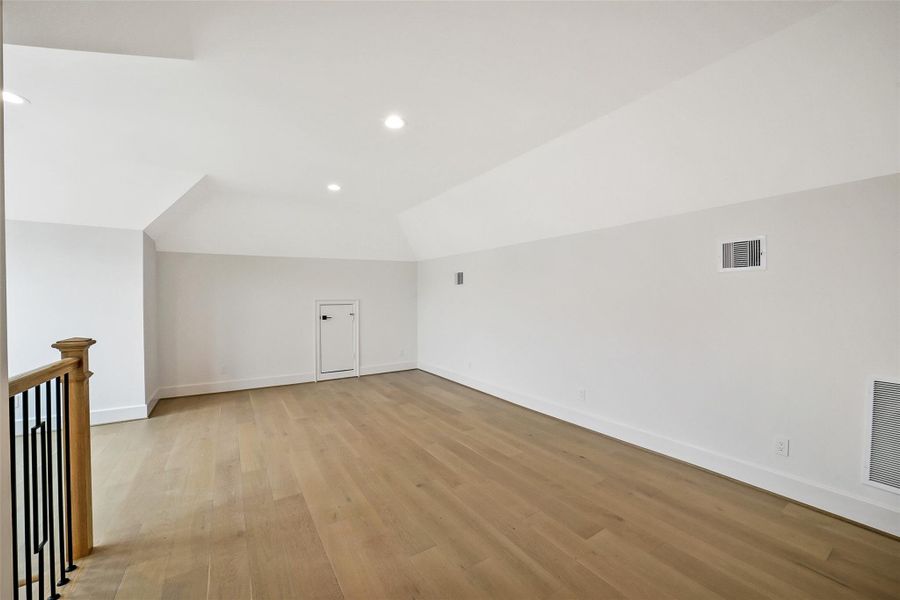 Spacious, unfurnished interior of a new home in Reserve in Memorial, Houston (Image 37). Spacious, unfurnished interior of a new home in Reserve in Memorial, Houston (Image 37).