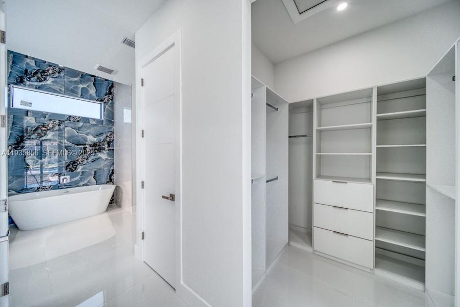 Furnished interior view inside a new home in , Cape Coral (Image 55).