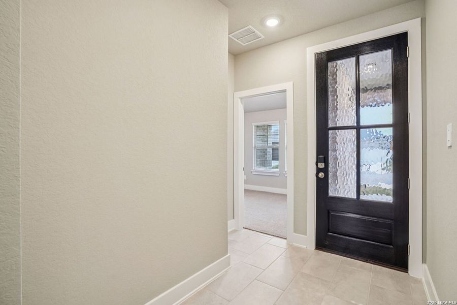 Spacious, unfurnished interior of a new home in Lark Canyon, New Braunfels (Image 28).